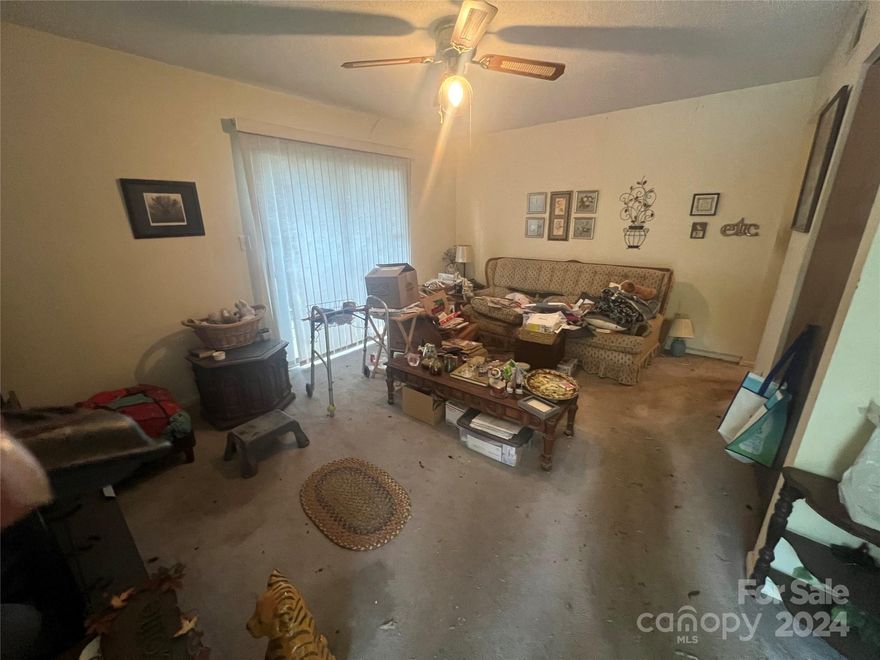 Are you looking for a promising real estate investment opportunity? This condo is in need of renovation and sold as is. With the right vision and investment in renovations, this condo has the potential to shine.