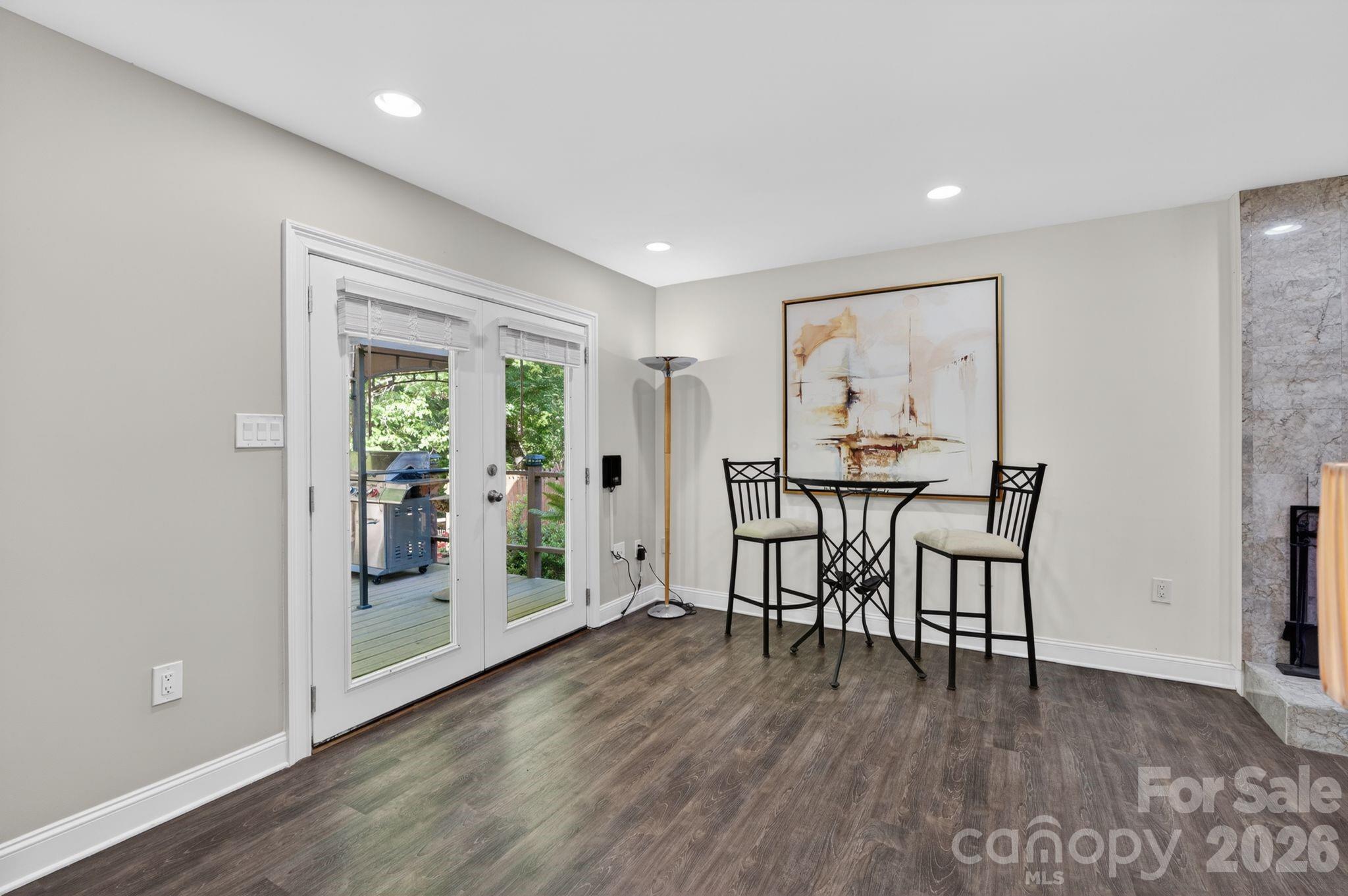 7401 Beaufort Circle