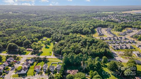 Photo of 14035 Eastfield Road, Huntersville, NC 28078 (MLS # 4154901)