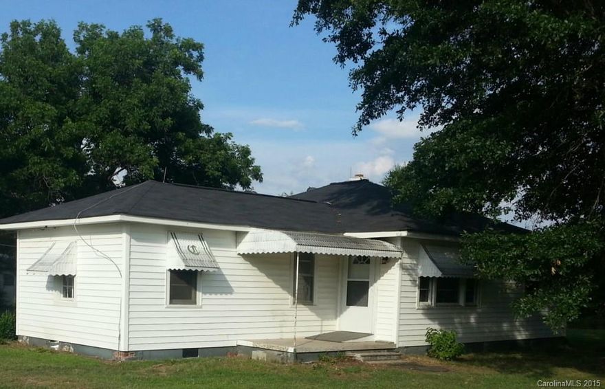 Beautiful Ranch Style country home renovated in 2011 features a huge Eat-in Kit. w/ new counter tops  & cabinets, neutral colors, hardwoods, new carpet, ceramic tile bath, and a split bedroom plan, Master BR w/bonus room for office, sitting area or dressing room. Full 1.04 acre lot features mature shade & pecan trees, patio, outbldgs.  Near schools & shopping! Loads of potential, it won't last long! Clear Termite Letter, 1 yr home warranty, being sold "AS IS"  Must SEE to appreciate its beauty!