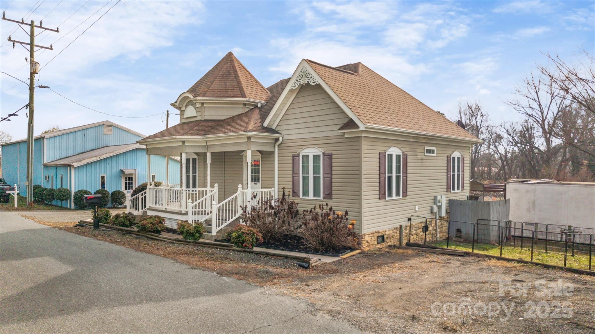 4423 Railroad Avenue 1