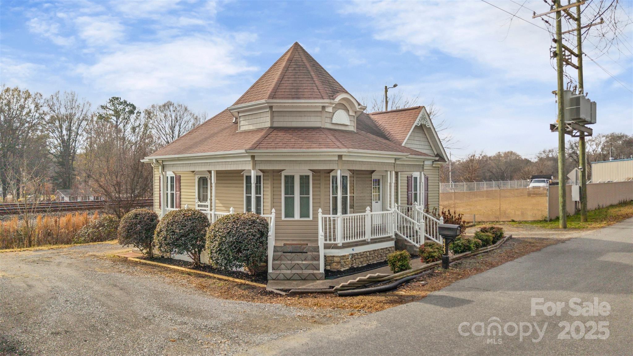 4423 Railroad Avenue 1