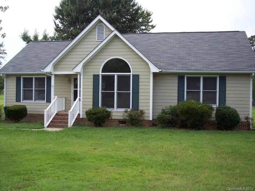Great home on hard to find acre lot in smaller development on quiet cul-de-sac location. Split bedroom floorplan with spacious kitchen - dining combination, bay window with views of large backyard. Separate utility room. Oversized deck for enjoying outdoors. Small storage shed. Home Trust Warranty provided by seller. Seller has had paint freshened both inside & outside.