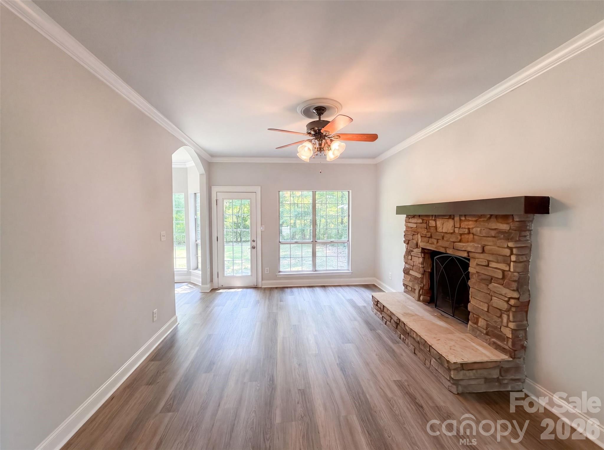 1604 Rocky Glen Lane