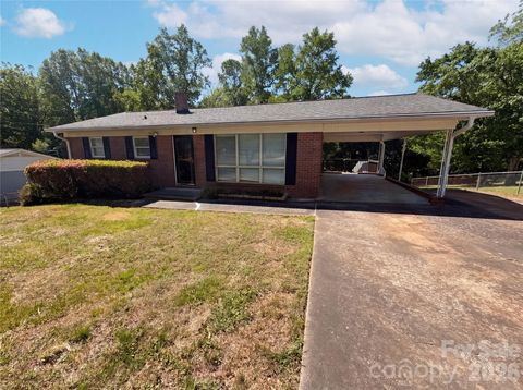 Photo of 2431 Lynn Drive, Gastonia, NC 28054 (MLS # 4373449)