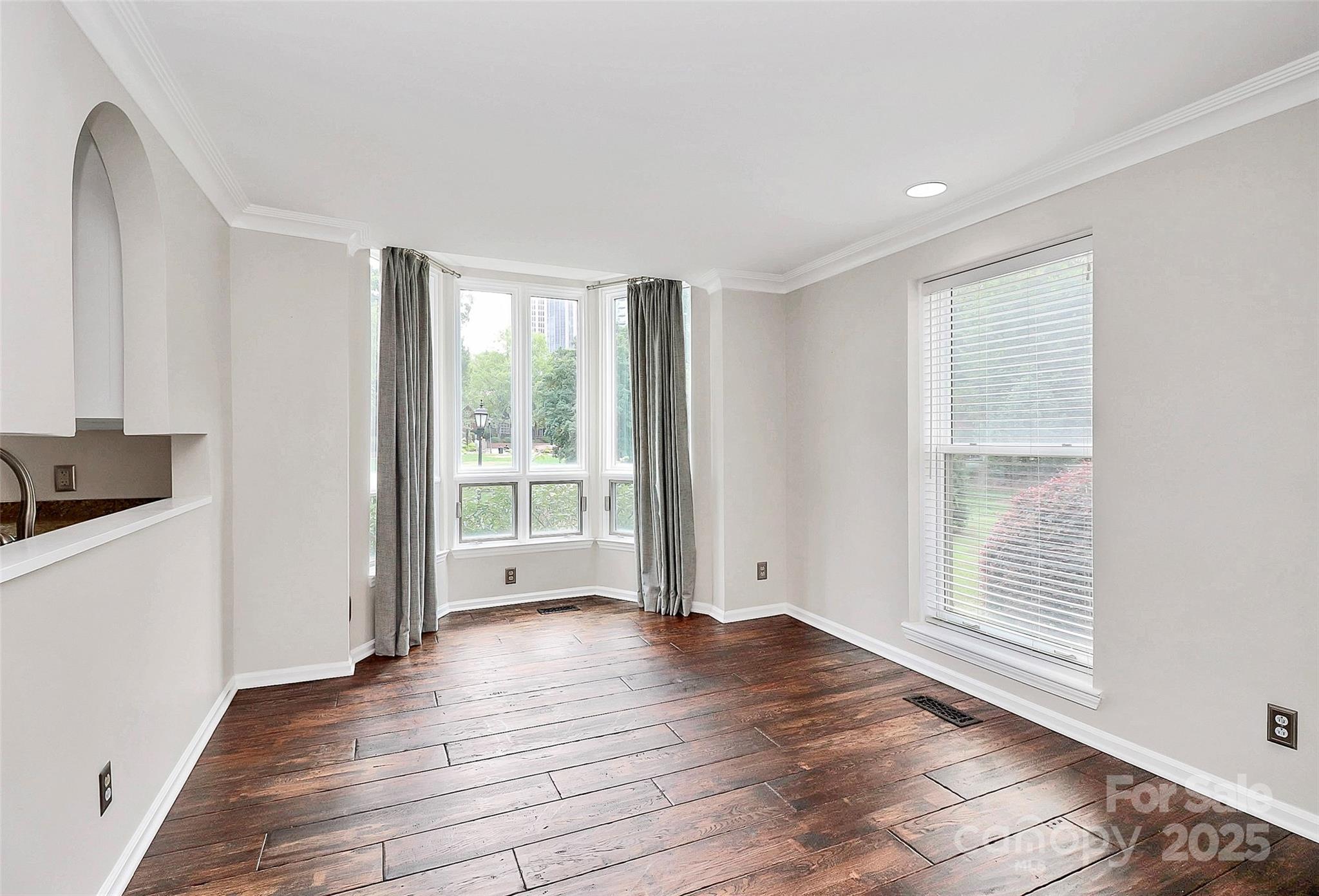 328 W 6th Street 2