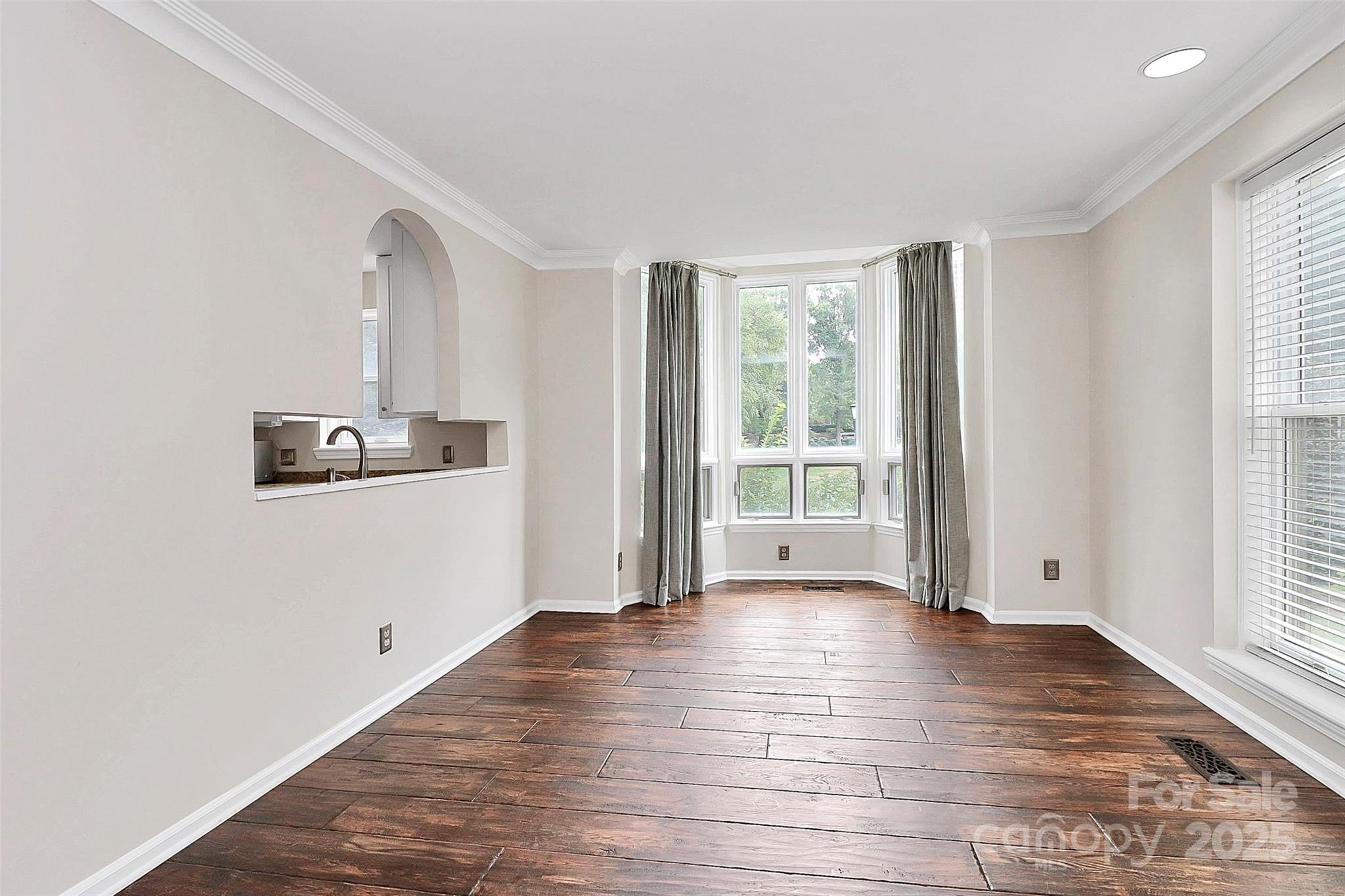 328 W 6th Street 2