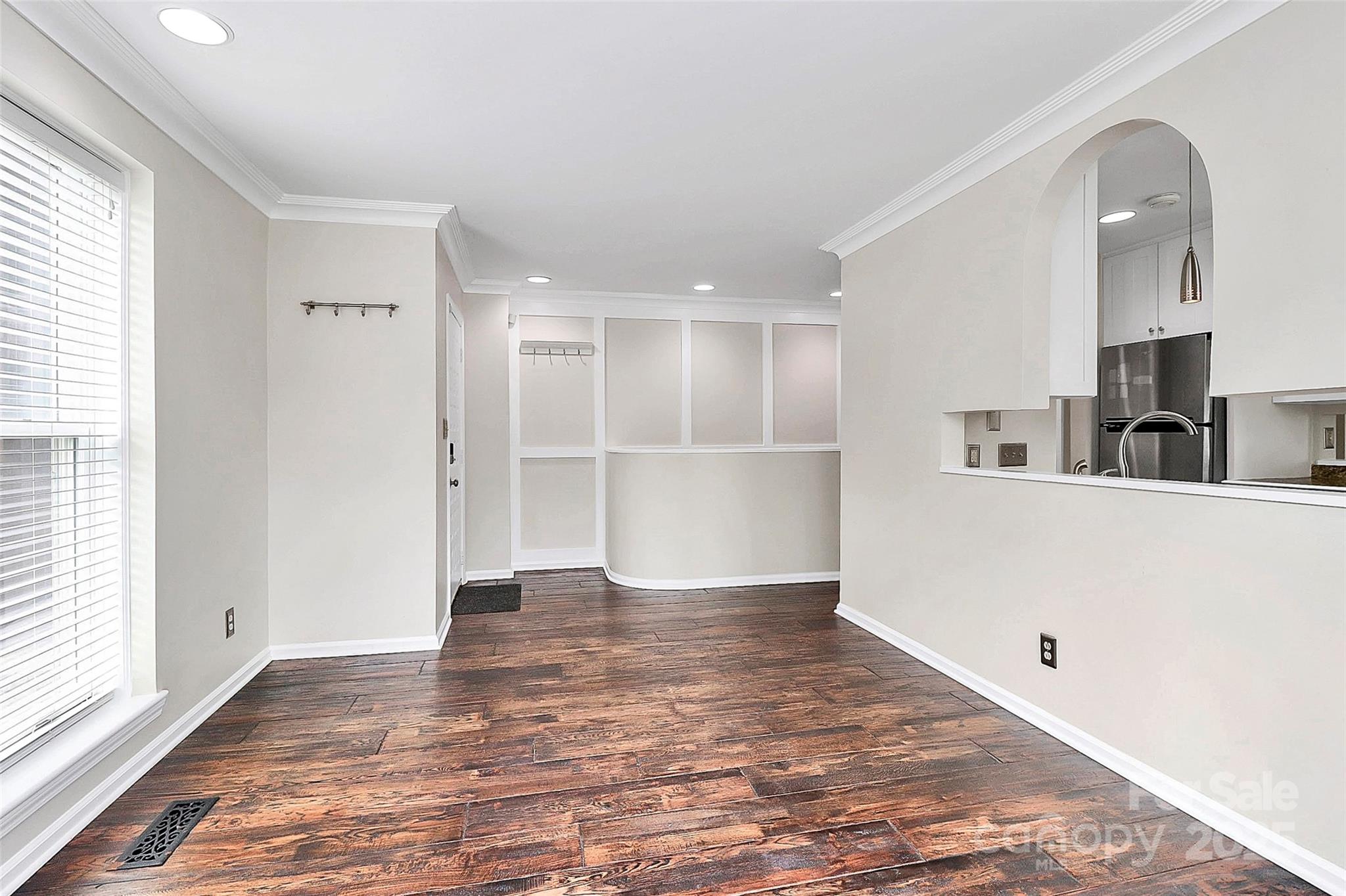 328 W 6th Street 2