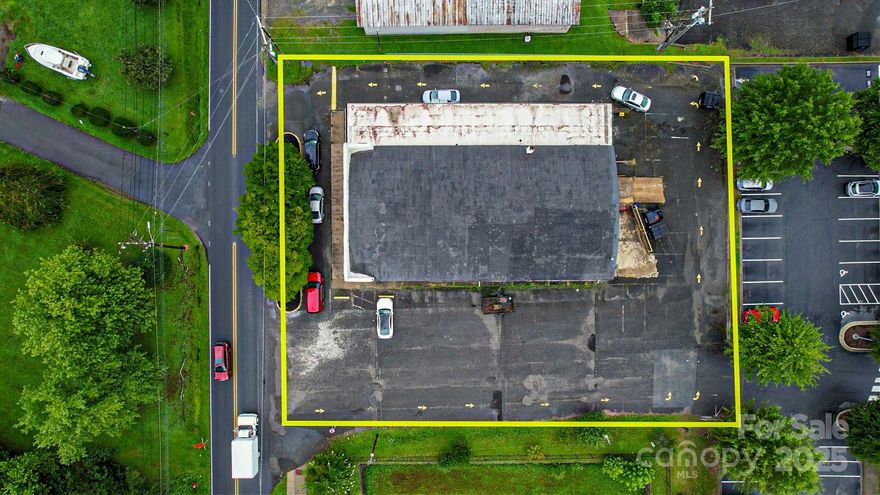 INVESTMENT OPPORTUNITY!  7,050/sf Building on 0.569/ac on Old Hendersonville Hwy in Brevard NC.  Currently has 2 tenants.  Great location close to Holiday Inn Express, Wells Fargo, Ingles, Aldi, etc...  Great Retail, Brewery, Restaurant, Business, or Redevelopment Site after leases expire in a great location in Brevard.  Walkable to many restaurants.