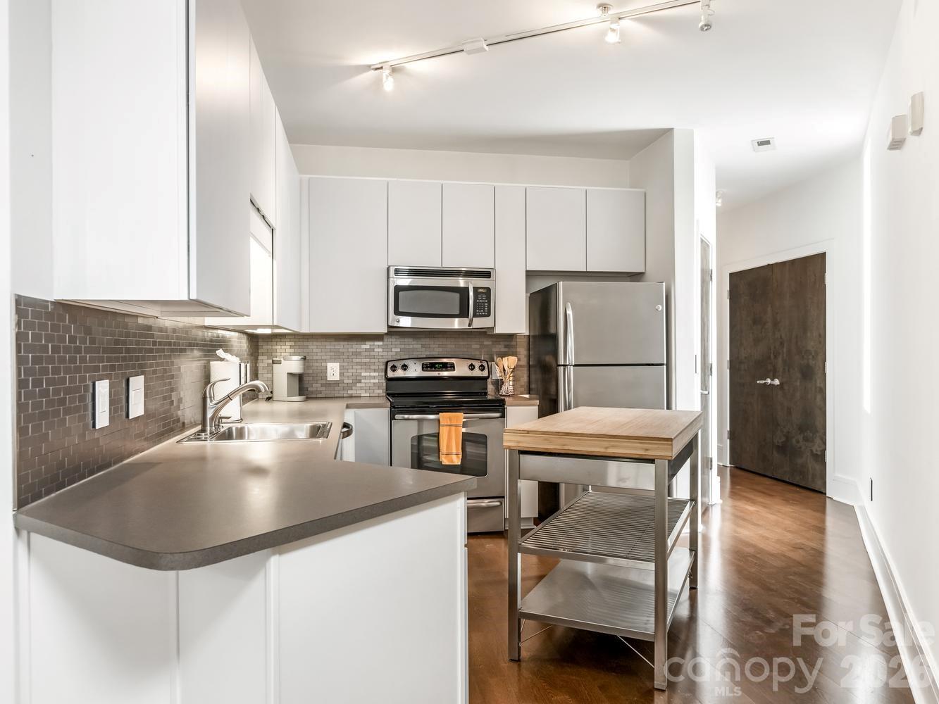 1600 Fulton Avenue 206