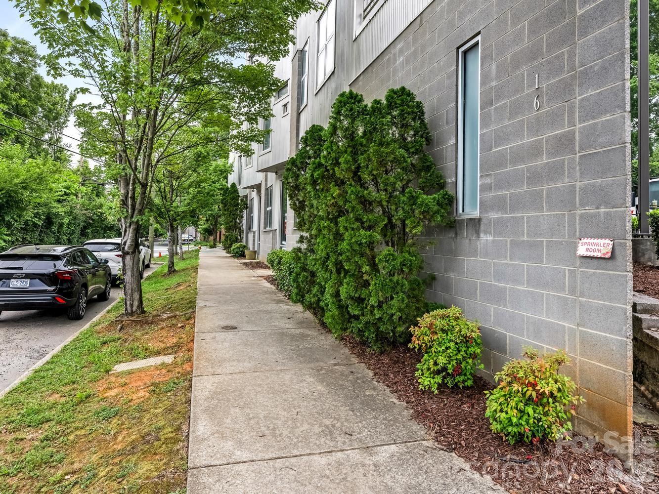 1600 Fulton Avenue 206