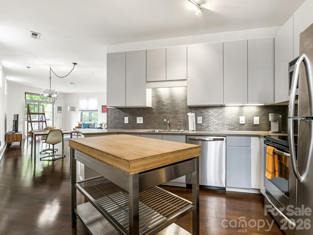 1600 Fulton Avenue 206