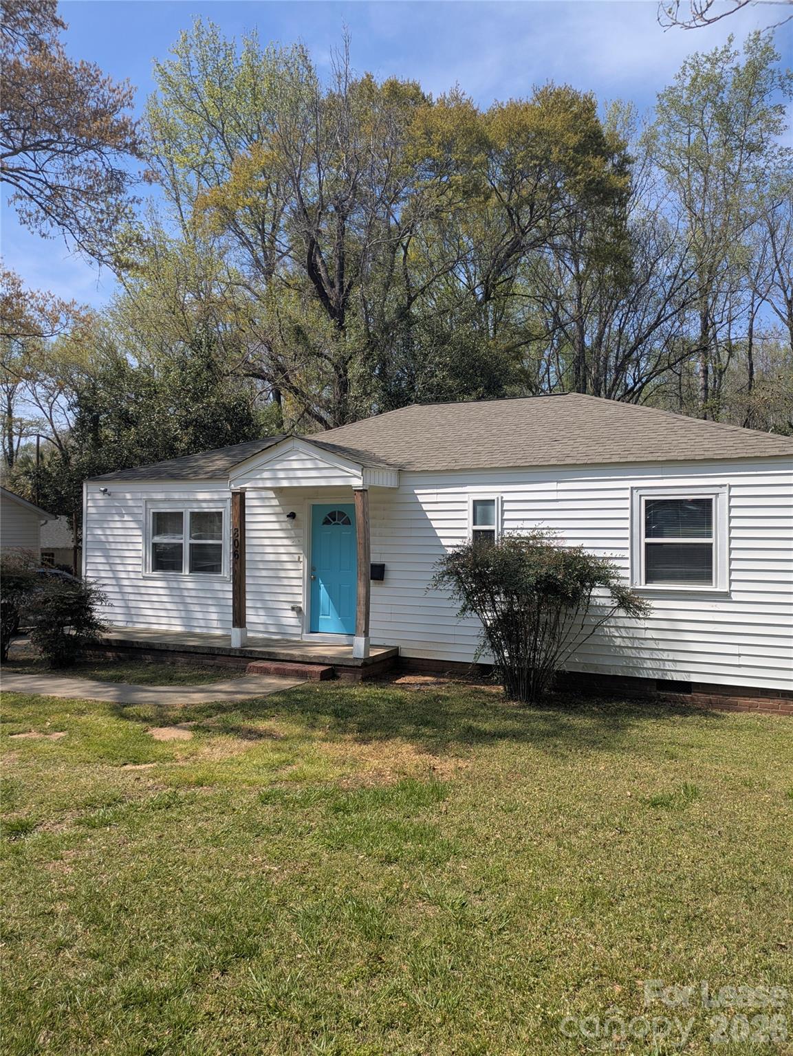 806 N Woodland Drive