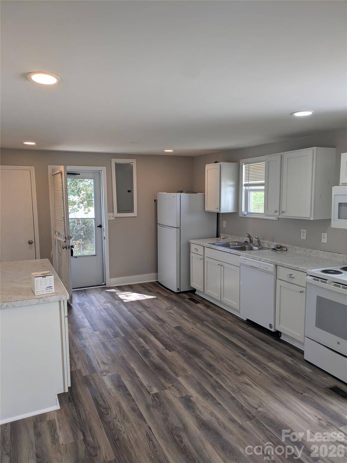 806 N Woodland Drive