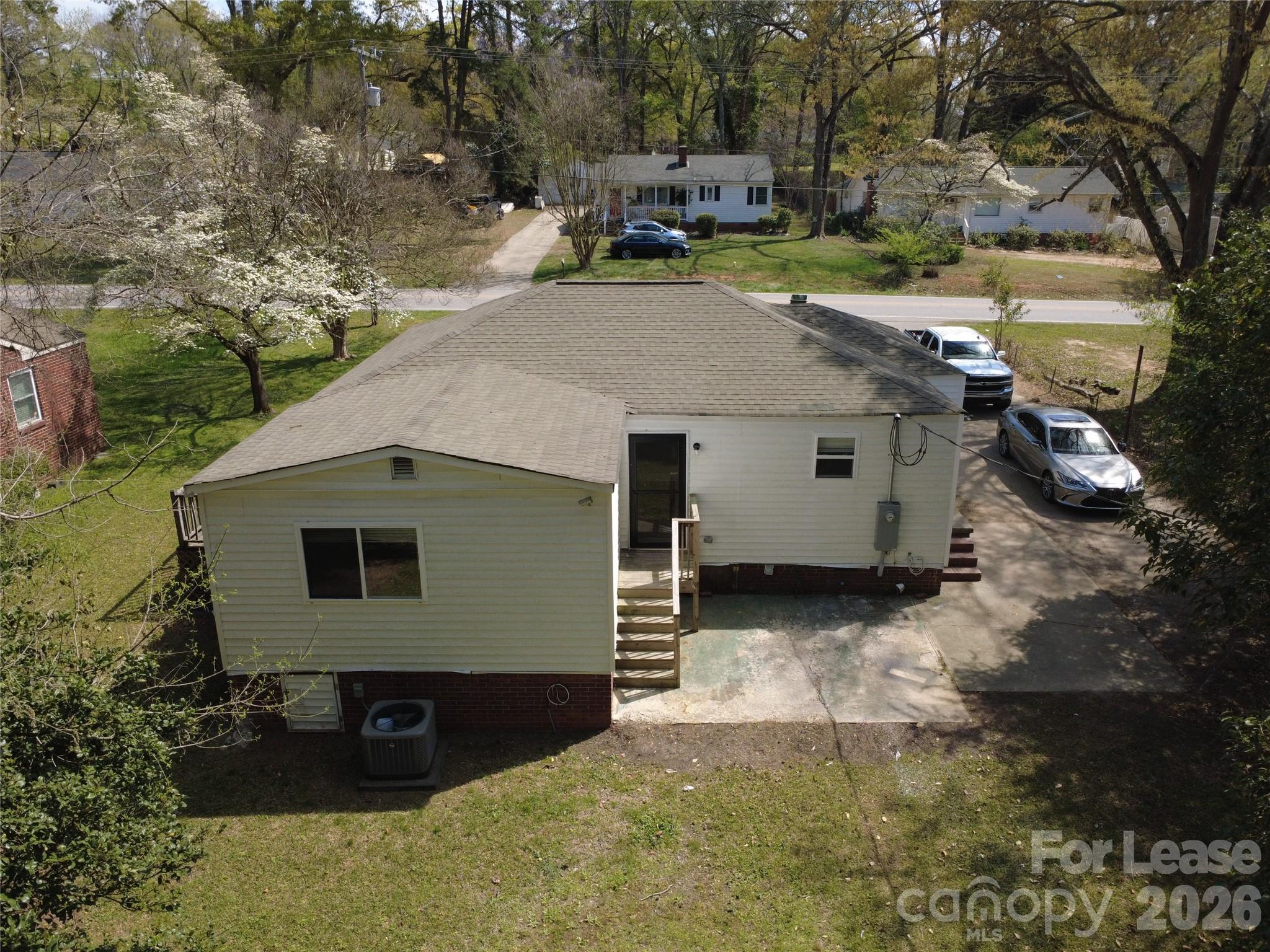 806 N Woodland Drive