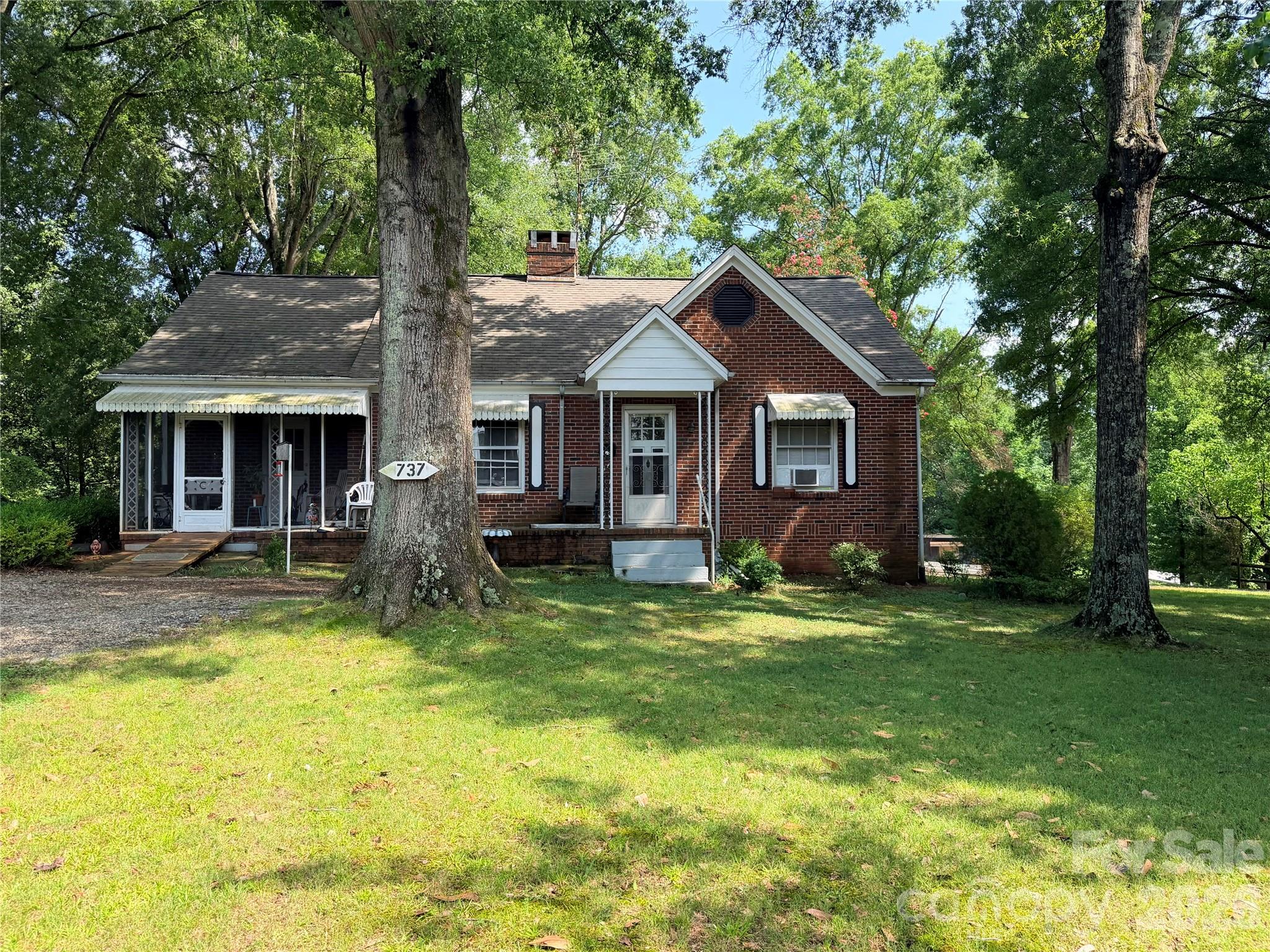 737 W C Street, Newton, NC, 28658