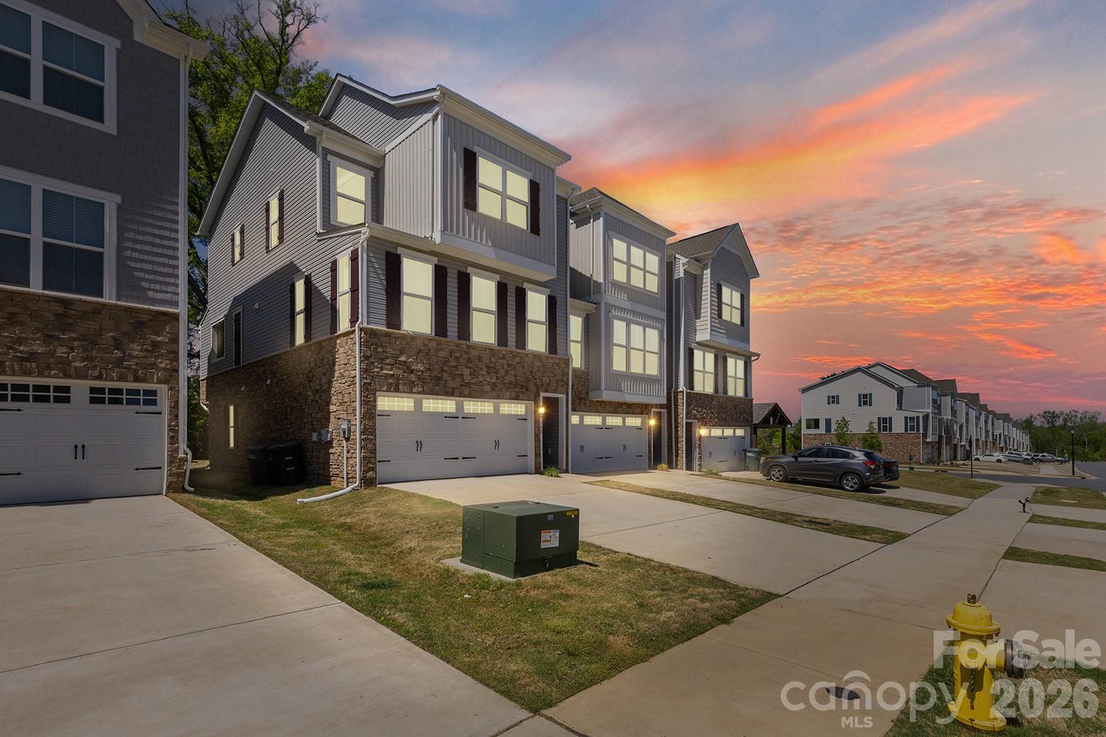 9866 Oaklawn Boulevard NW