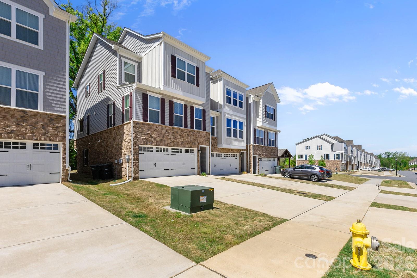 9866 Oaklawn Boulevard NW