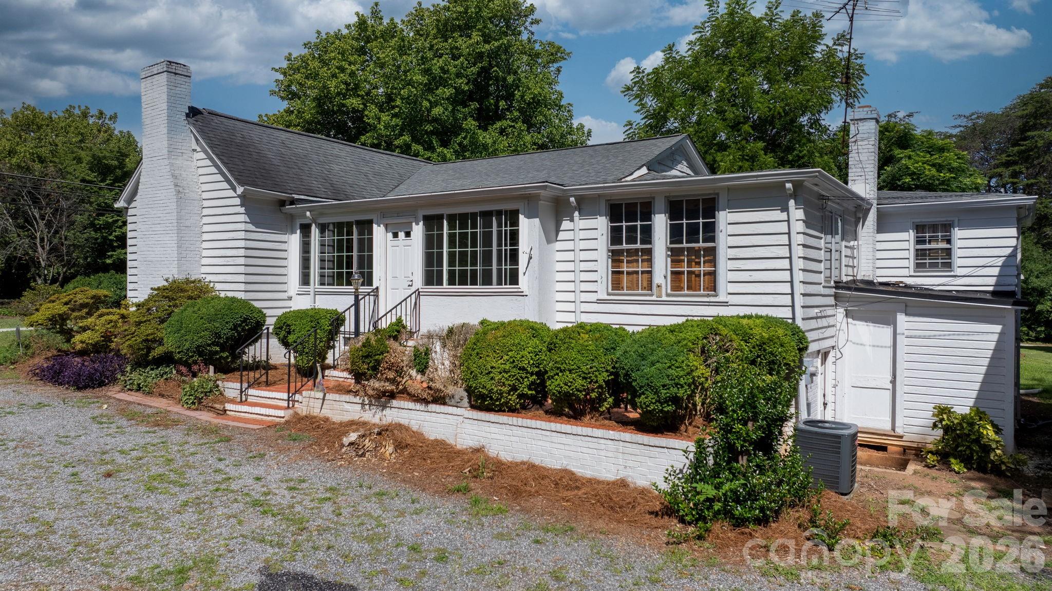 608 1st Street W