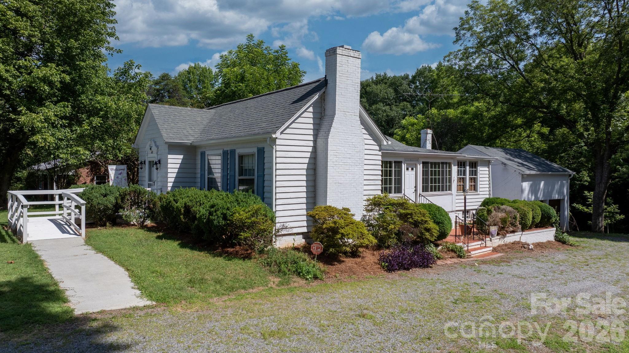 608 1st Street W