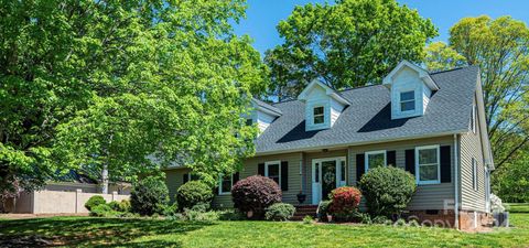 Single Family Residence in Hickory NC 4057 Wandering Lane.jpg