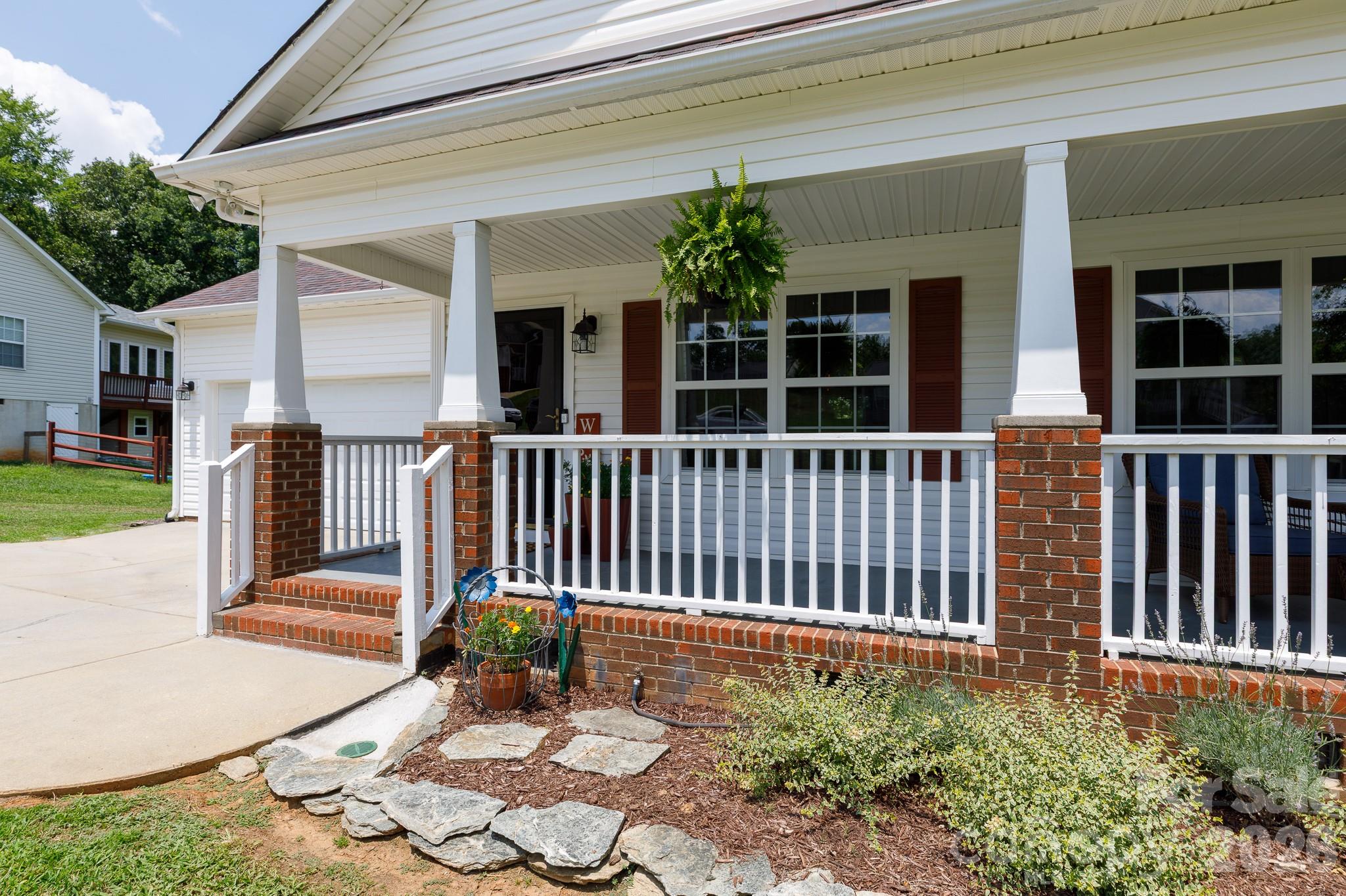 1507 Meadow Glen Lane