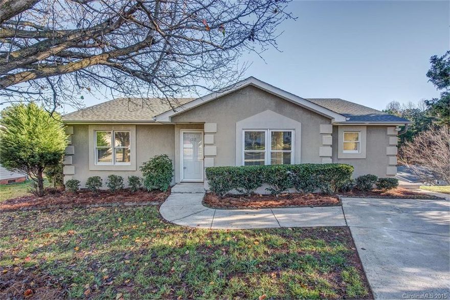 Great Belmont location, close to downtown! New paint, cleaned carpets, new kitchen counters, lighting, mirrors in baths.  Home is situated on cul-de-sac.  Large lot and deck off kitchen for entertaining!  Neutral and fresh.