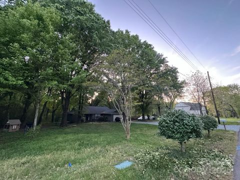 Photo of 11501 Abernathy Road, Charlotte, NC 28216 (MLS # 4307305)