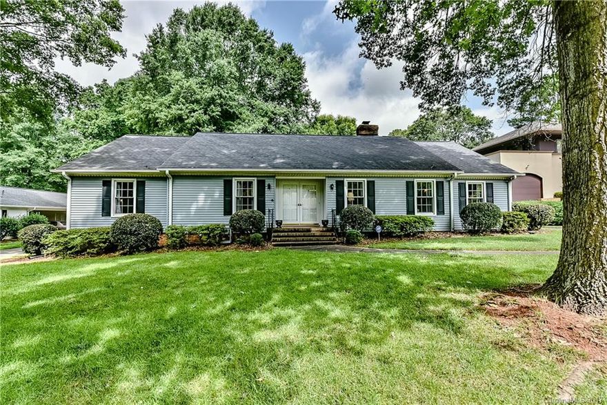 Lovely, well maintained ranch in desirable Landsdowne.  This home offers formal Living & Dining Rooms. Den w/fireplace, nice size Kitchen w/ SS appliances and gas cooktop. Hardwood floors throughout, except in tile bathrooms. New deck overlooks huge private back yard.