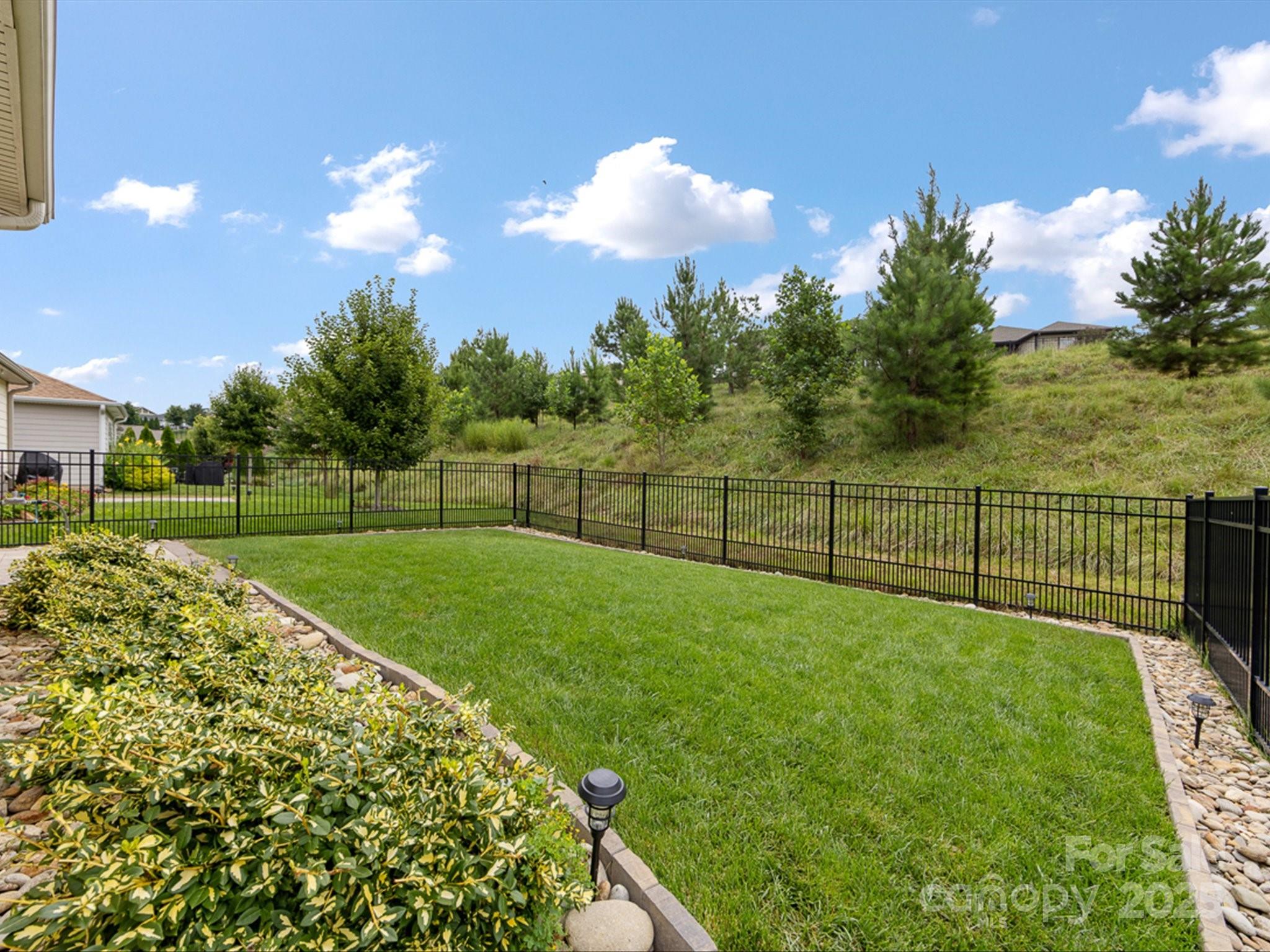 4891 Looking Glass Trail