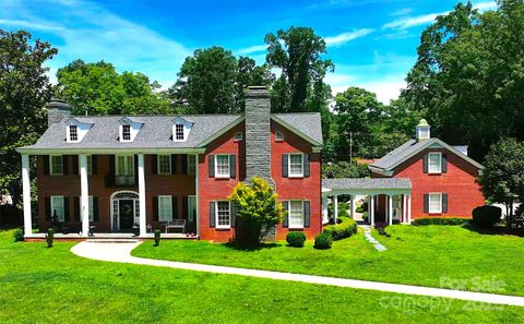 Photo of 1035 Pee Dee Avenue, Albemarle, NC 28001 (MLS # 4242479)