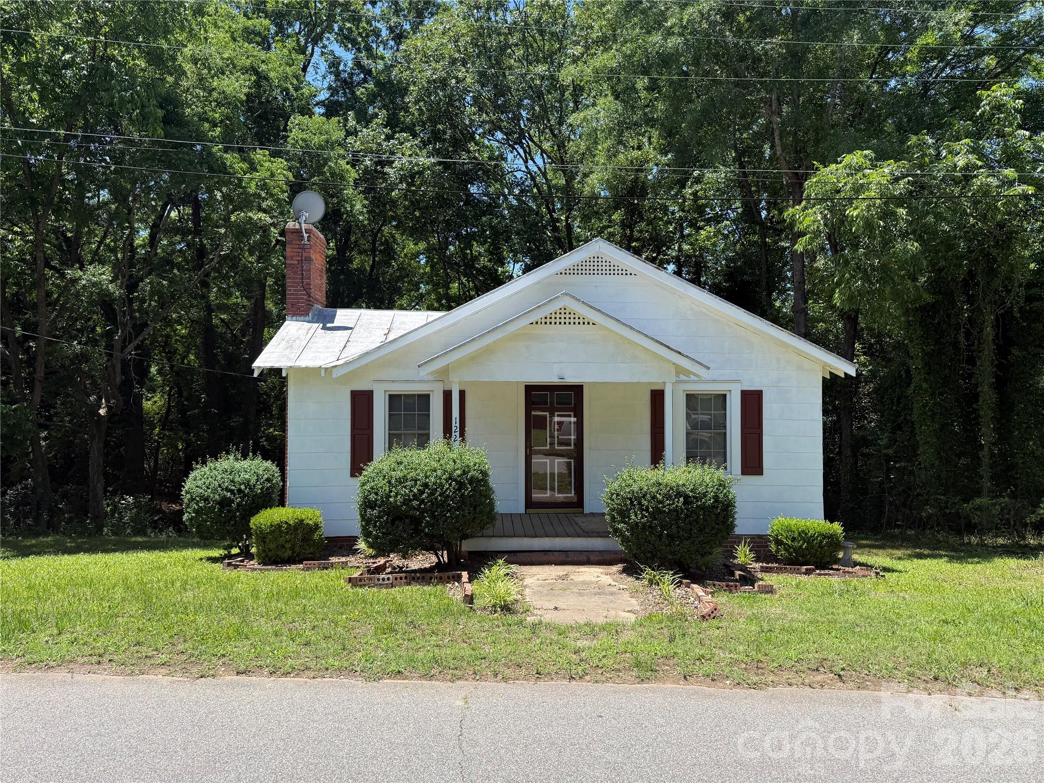 Photo 1 of 20 — 122 E Hargrave Street, Wadesboro, NC 28170