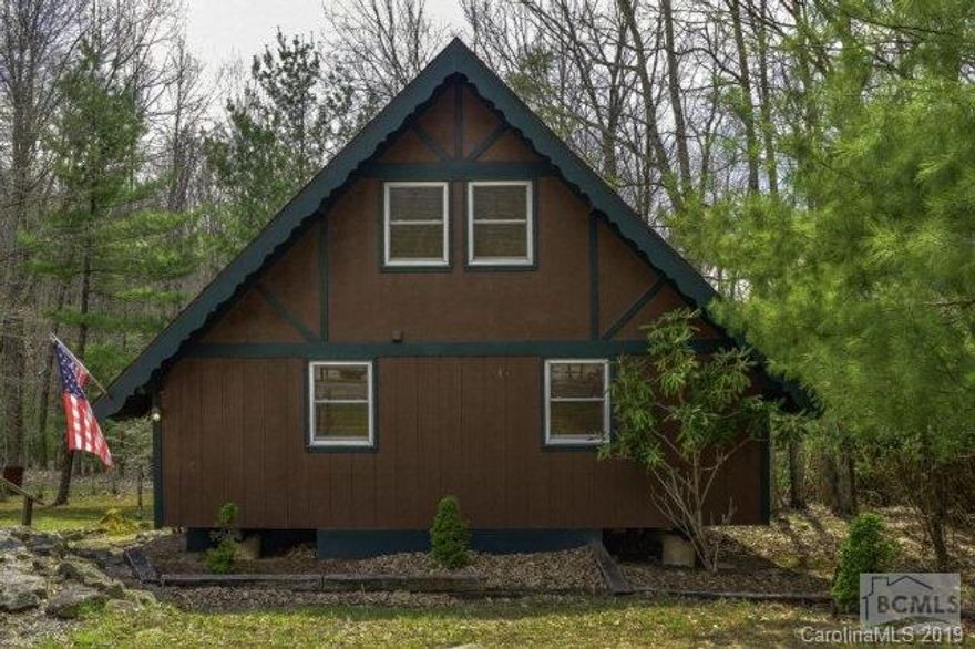 Cute summer vacation home or ski chalet. Vaulted ceilings, stone fireplace, and an open floor plan make this a great home for entertainment. Home has a current CLUB MEMBERSHIP and gives access to golf, tennis, pool, and more with a paid membership. Fully furnished and ready for use. Hike or mountain bike from your front door. Third bedroom is a large loft. Also available as a furnished rental for $1000/month.