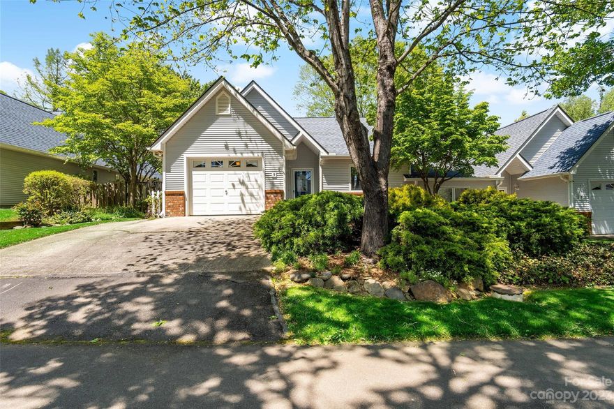 Come fall in love with this immaculately maintained townhouse in desirable Mountainbrook Village! This home offers single level living with an attached garage, 2 bedrooms, 2 full bathrooms, large eat-in kitchen, and a welcoming living room. Mountainbrook Village rests next to babbling Flat Creek and the Black Mountain Greenway. Sitting only 3 minutes to all downtown Black Mountain, this home offers ease and convenience! Welcome home!