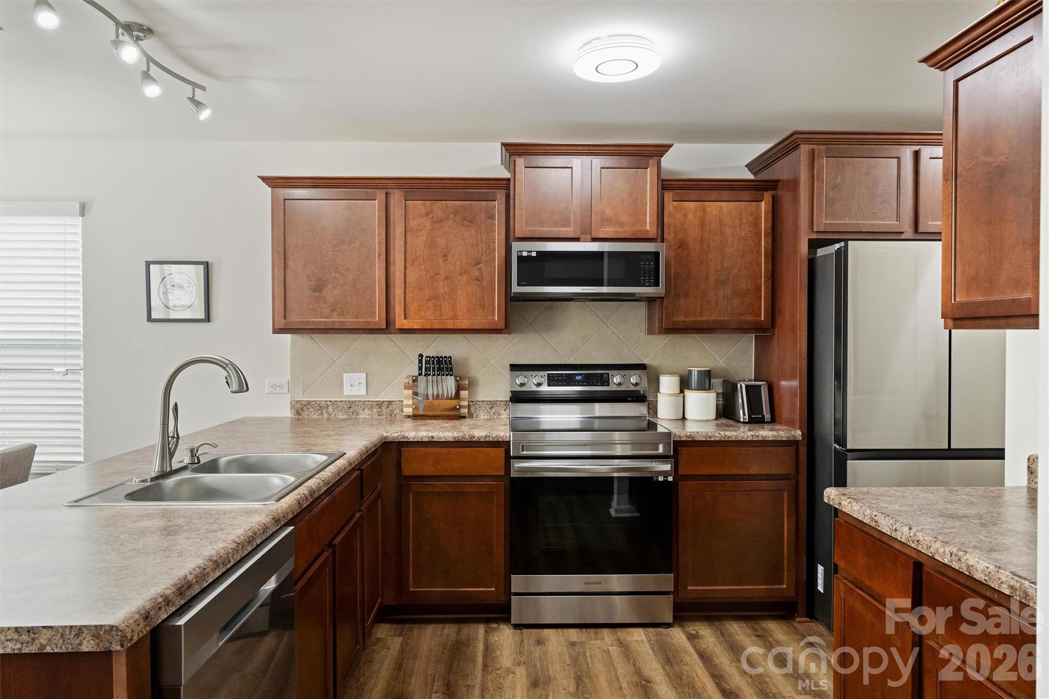 Newport Lakes - Residential