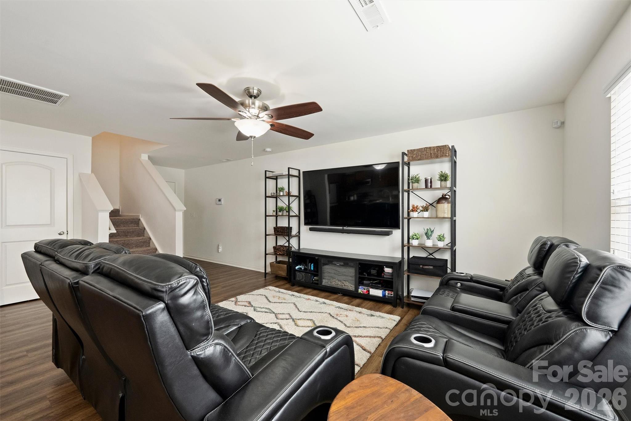 Newport Lakes - Residential