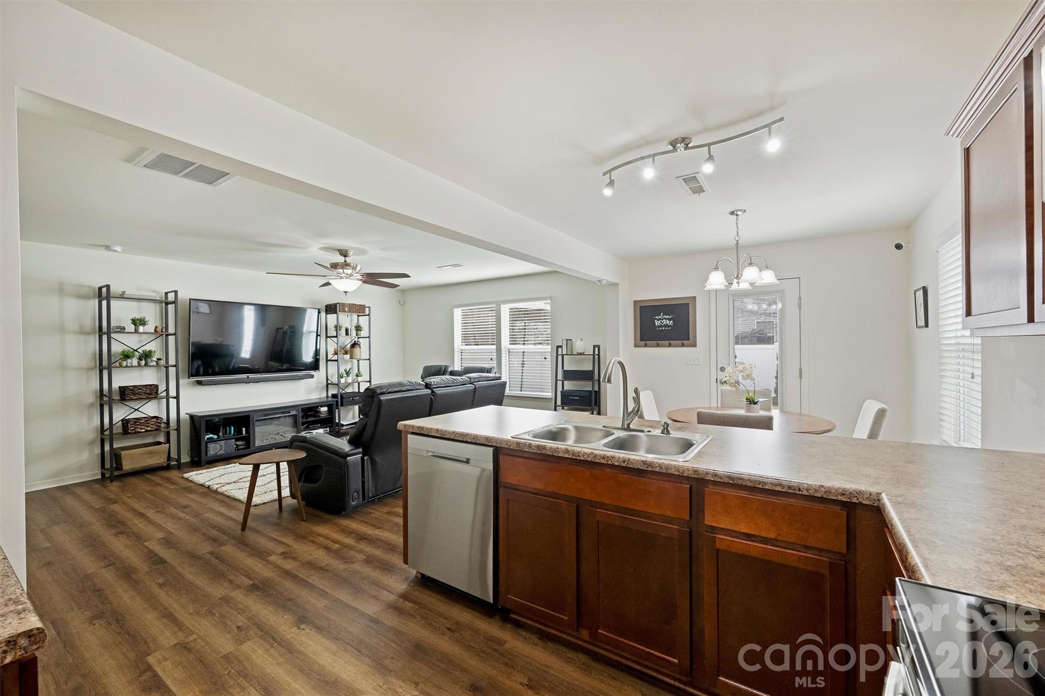 Newport Lakes - Residential