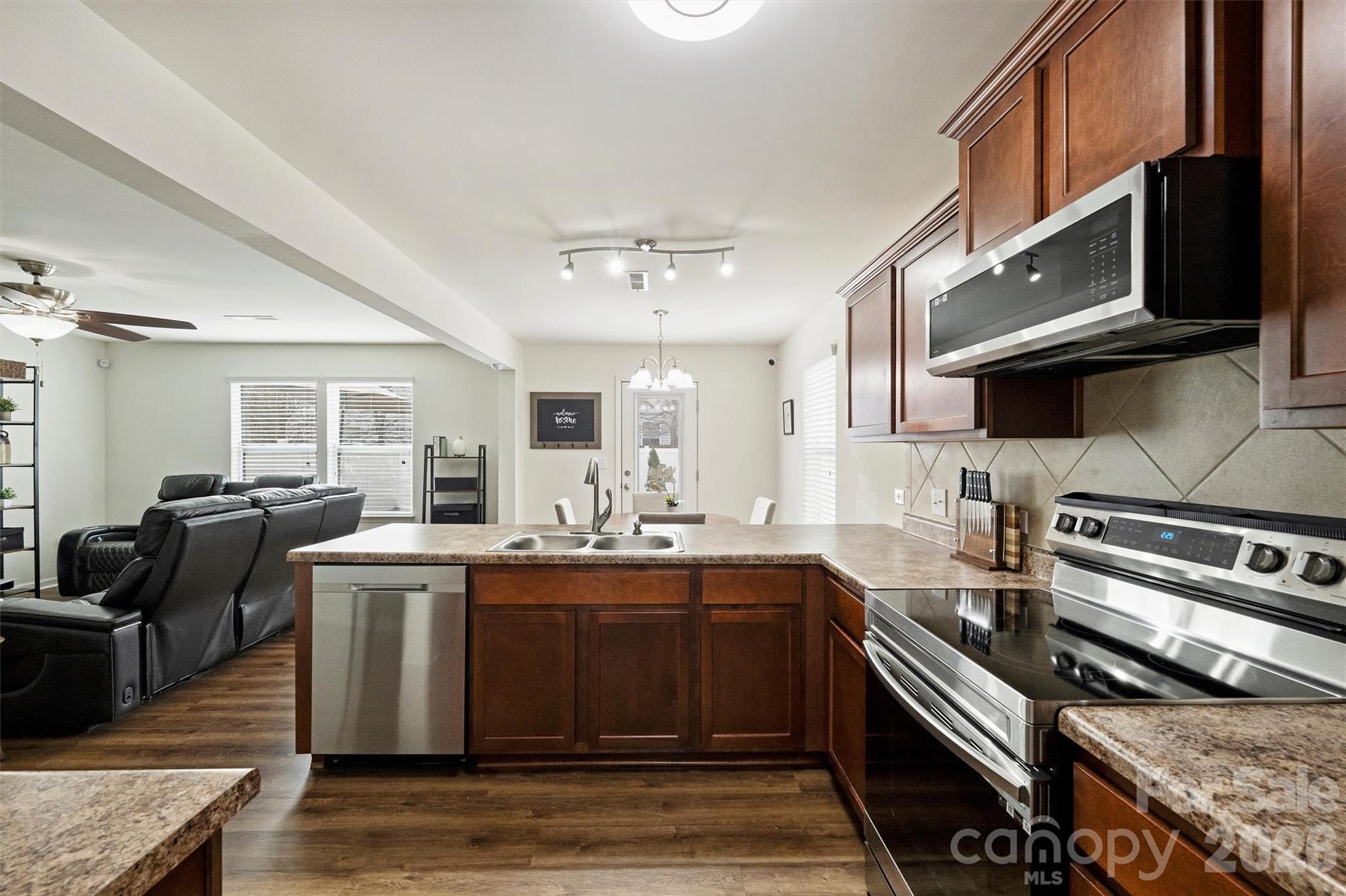 Newport Lakes - Residential