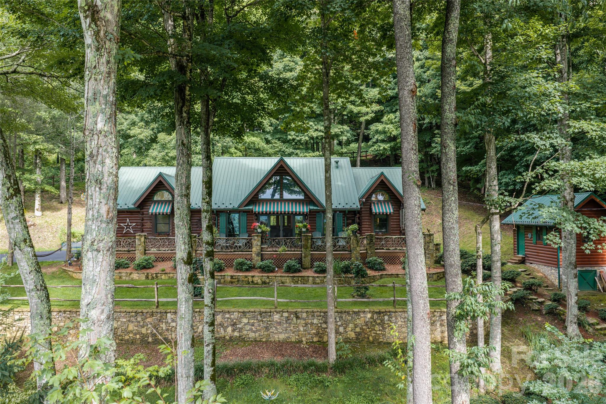 580 Flying Hawk Trail