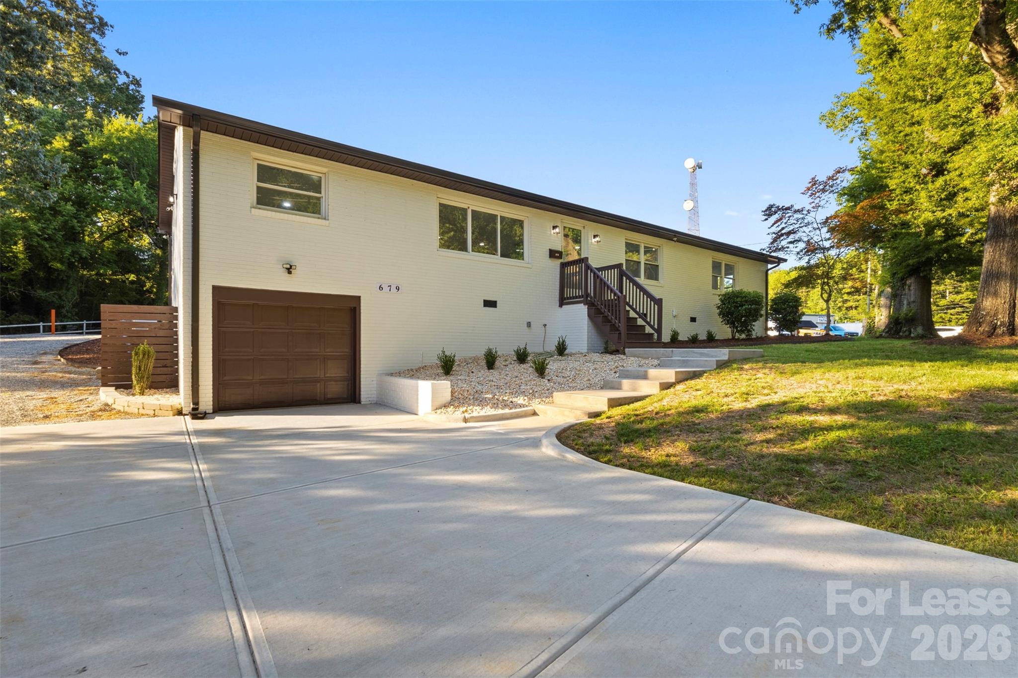 679 Oakridge Farm Highway