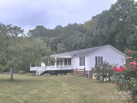 Photo of 320 Huffstetler Lake Road, Dallas, NC 28034 (MLS # 4312031)