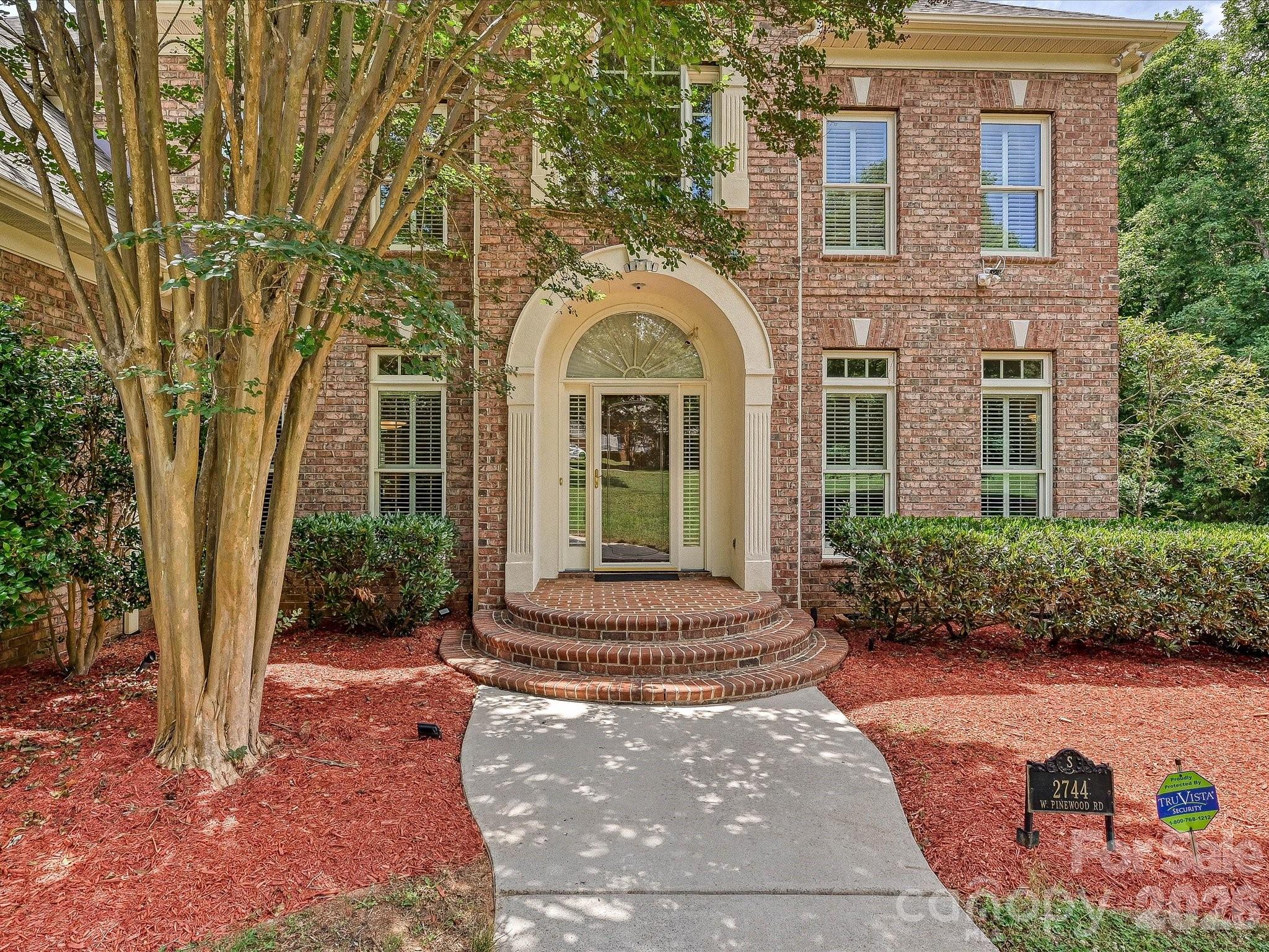 2744 W Pinewood Road