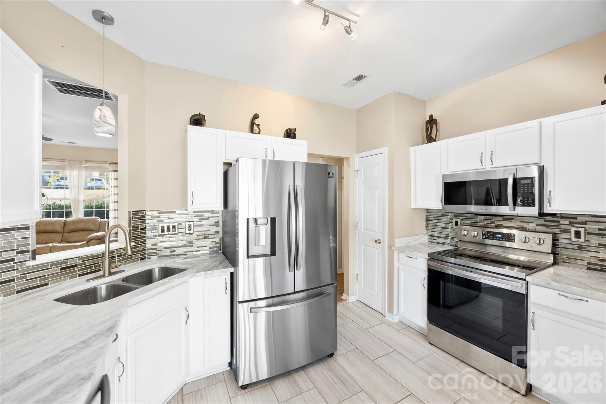 624 Cliffs Inn Circle