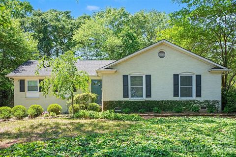 Photo of 1800 Emerywood Drive, Charlotte, NC 28210 (MLS # 4342251)