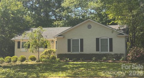 Photo of 1800 Emerywood Drive, Charlotte, NC 28210 (MLS # 4342251)