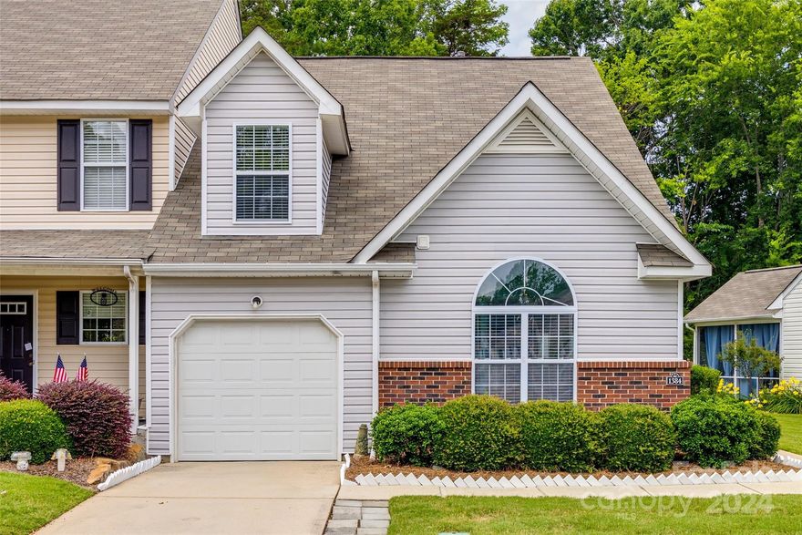 Location! Location! Charming 2 bedroom, well-maintained end unit townhome with attached one car garage. Close to I-77 in the highly desirable Lexington Commons neighborhood. Located on the main floor is the primary bedroom and bath with a large WIC, family room with a vaulted ceiling and the spacious kitchen with granite countertops. Upstairs you'll find the secondary bedroom, full bath and roomy loft. Spend evenings relaxing on the screened porch or outdoor patio. Refrigerator, washer and dryer are included. Close proximity to shopping, restaurants and medical facilities.