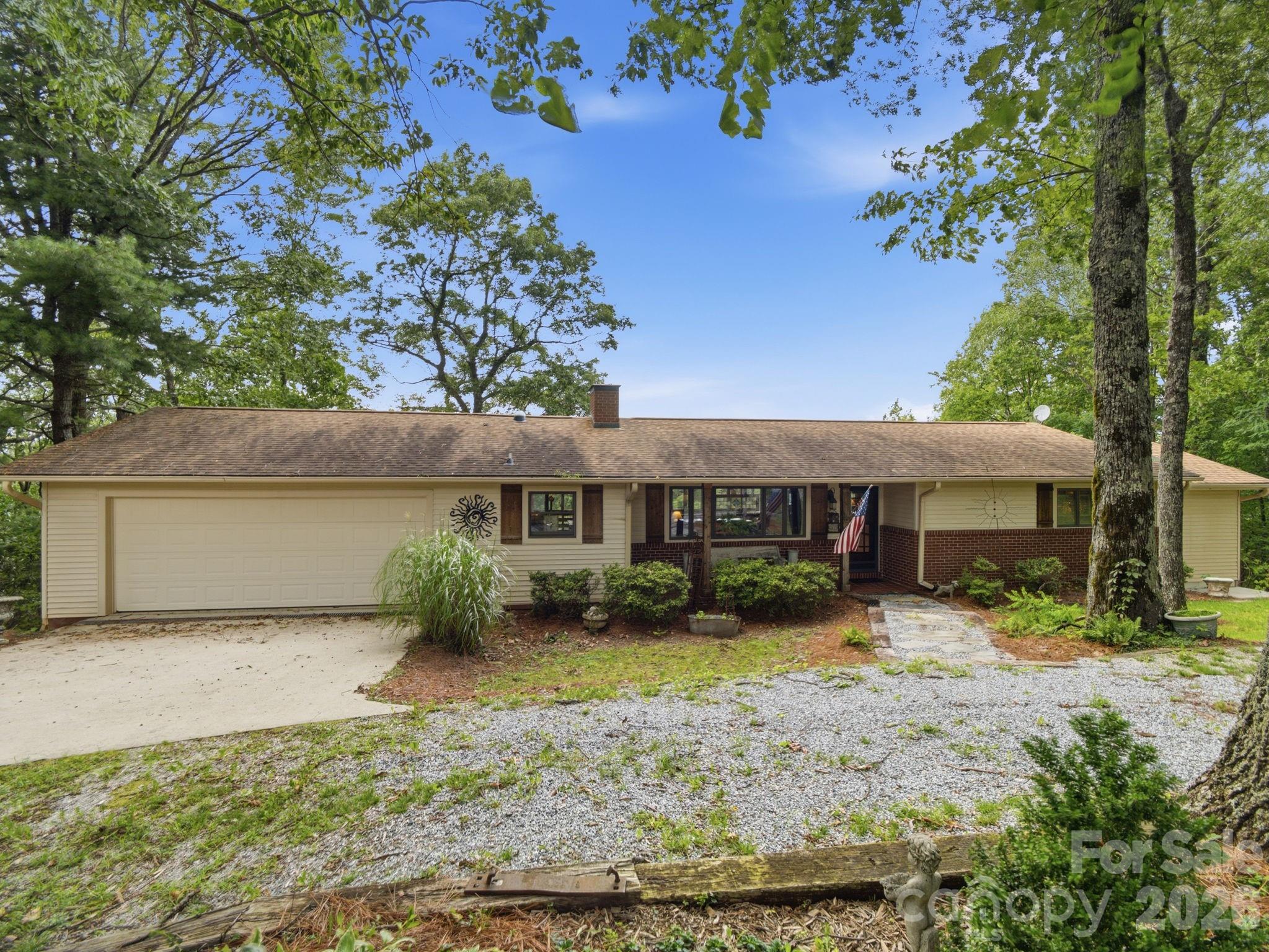 327 Summit Road