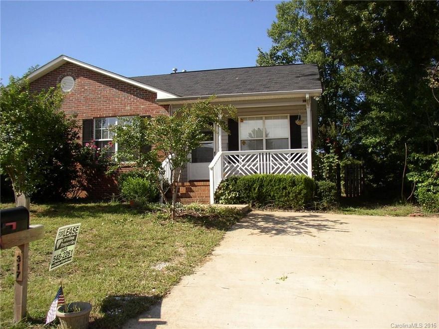 2 BR, 2 BA, Open Living/Dining with wood laminate Floors, Range, Refrigerator, Dishwasher, Disposer, Washer & Dryer connections, Storage Room, Patio, Privacy Fenced rear yard, Excellent Fort Mill Schools, No Smokers, No Pets, Good Credit Only