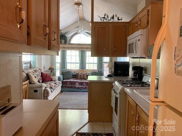 Bryson City, North Carolina 28713, United States, 1 Bedroom Bedrooms, ,1 BathroomBathrooms,Residential,Under Contract,109970