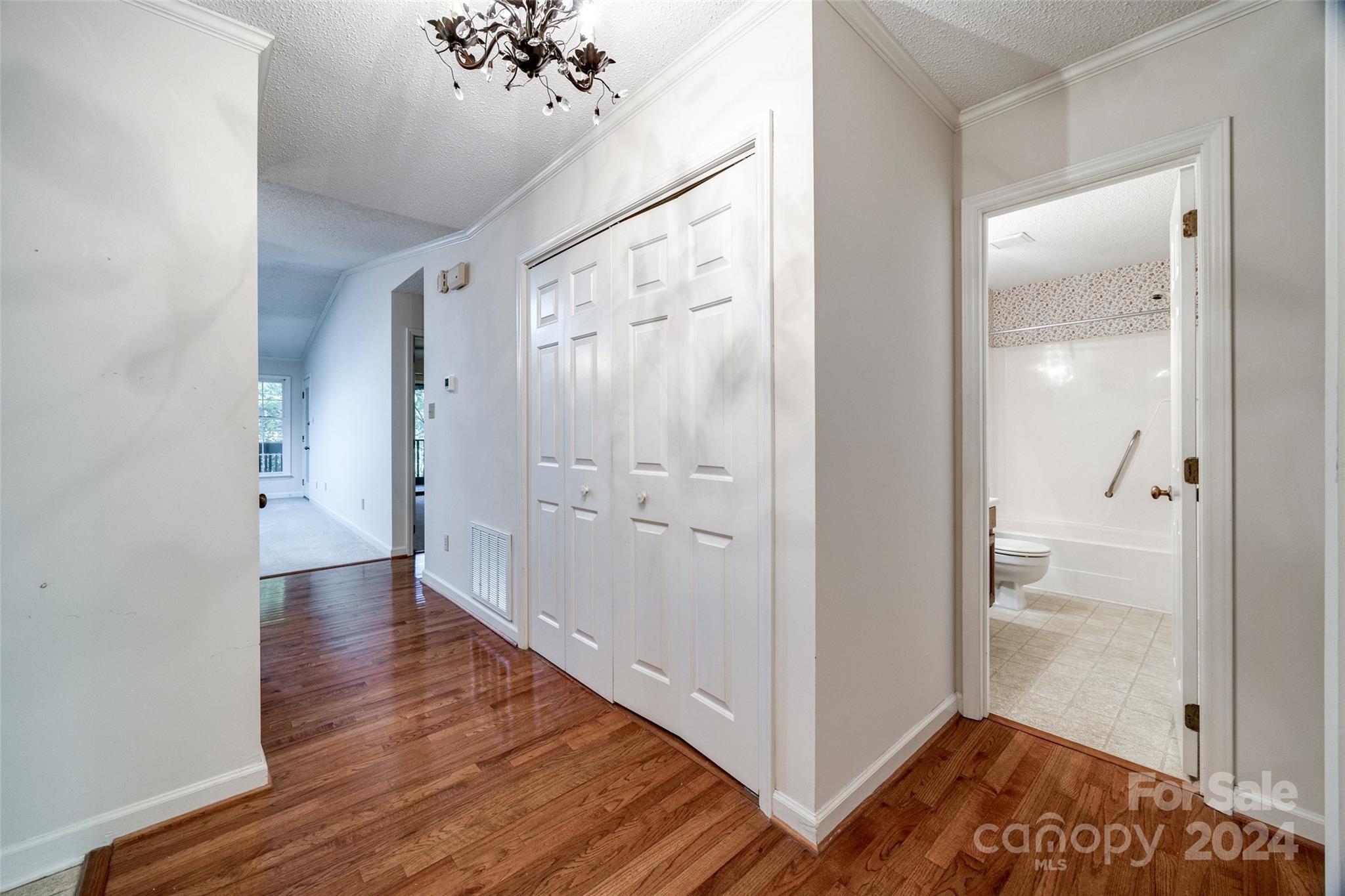 806 Bridgewood Drive